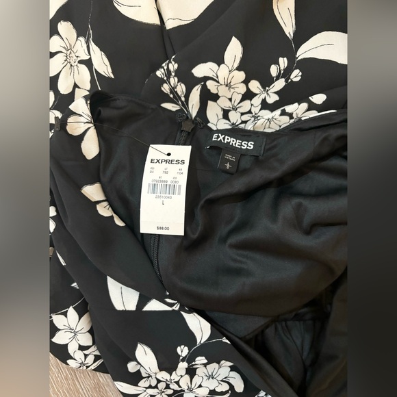 Brand new Express pants romper size large - Picture 4 of 4